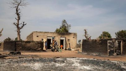 violence-communautaire-peulh-dogon-bamabara-chasseur-donso-vllage-ogossagou-bankass-mali-maison-incendie-calcine-attaque-terroriste-1