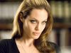 angelina-jolie-souhaite-la-guerison-de-sa-famille-avec-brad-pitt-